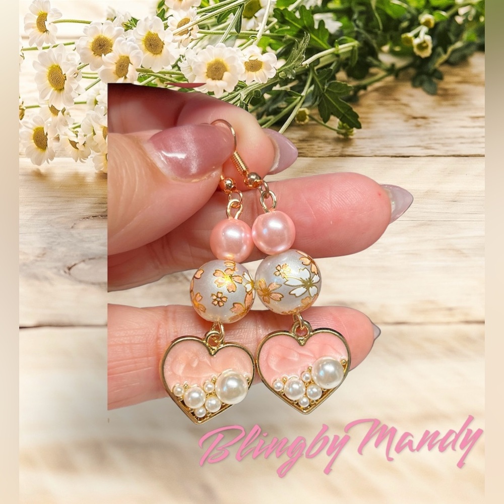 Beautiful drop dangle earrings in soft pink and pearl/hearts